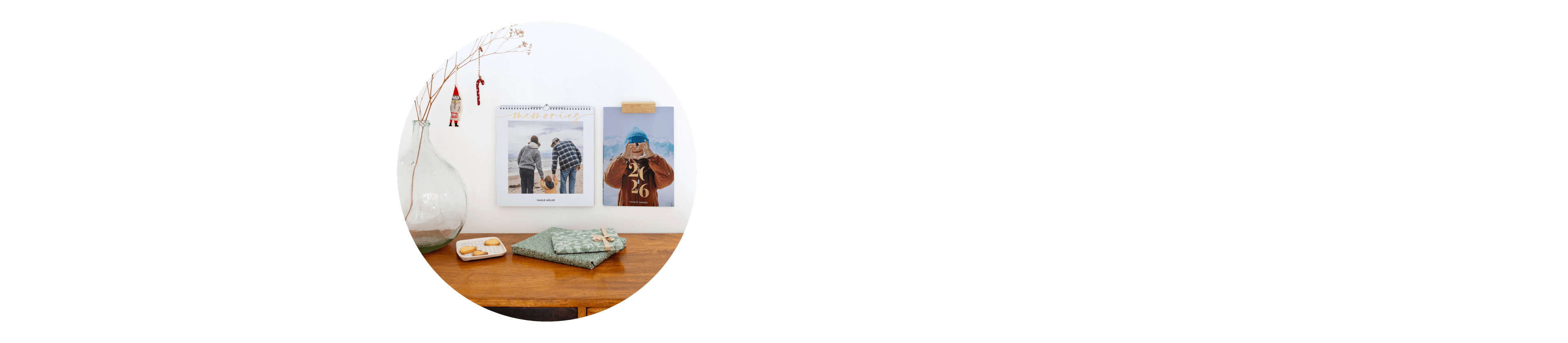 Fotokalender hängen an der Wand