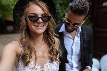 Glückliches Brautpaar nach der Hochzeit