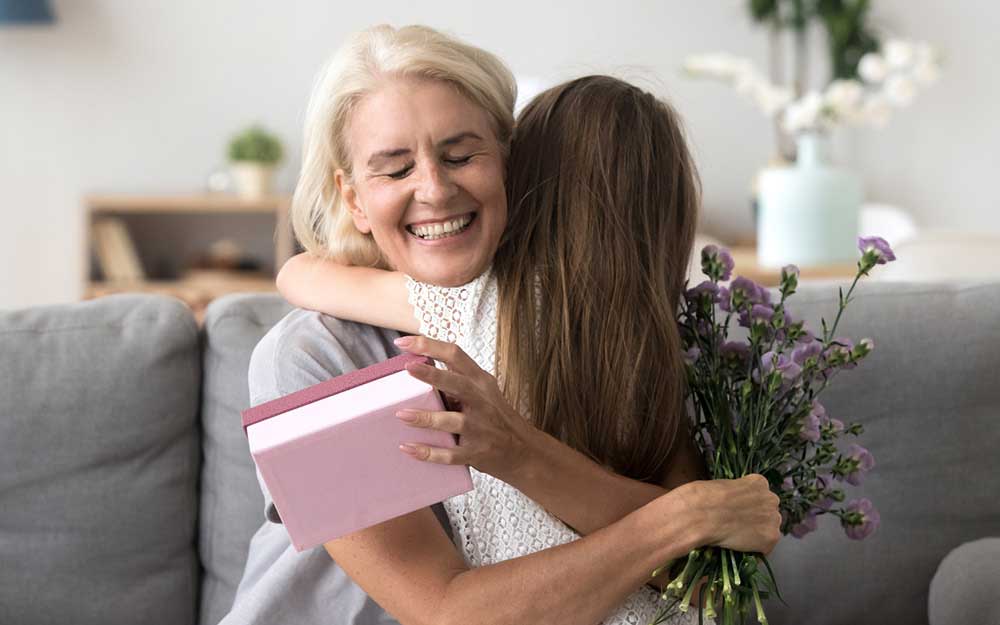 Oma freut sich über Geburtstagswünsche