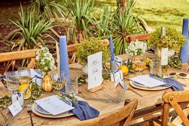Hochzeitstafel im mediterranen Stil im Freien